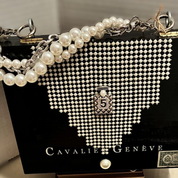 Suenos de Saundra Upcycled Collection, Cavalie Geneve Black Cigar Box, Purse - Picture 5 of 11